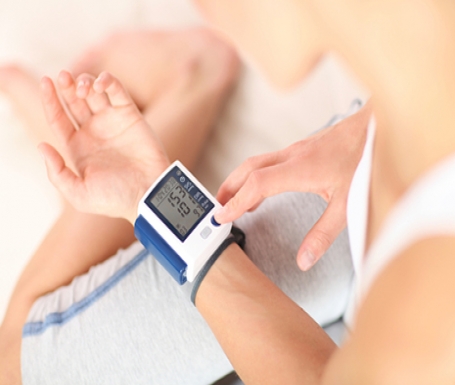 كيفية السيطرة على ضغط الدم في المنزل